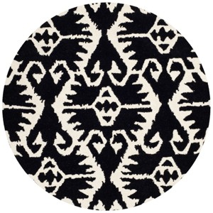 Wyndham WYD323 Hand Tufted Indoor Rugs - Safavieh - 1 of 3