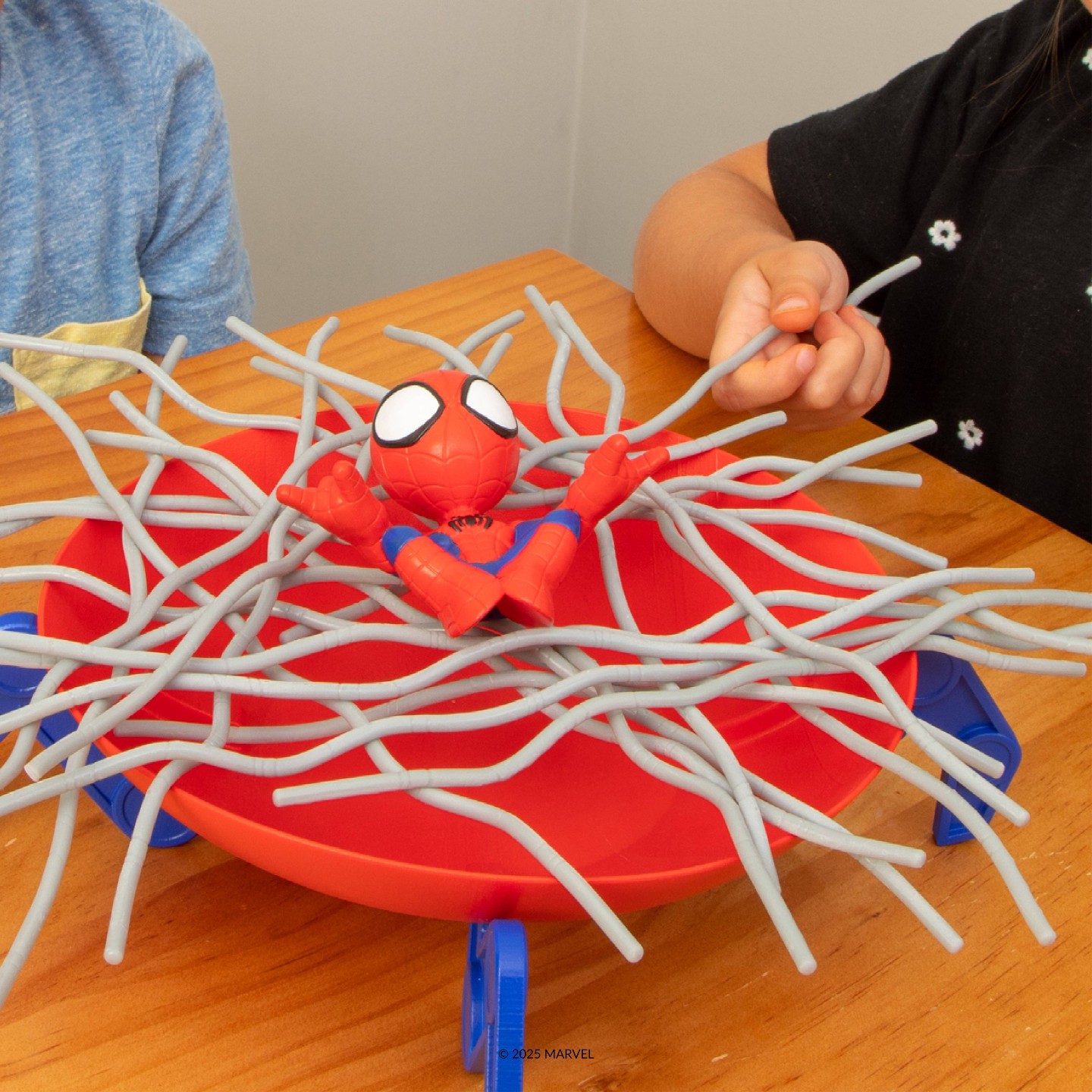 Детские настольные игры PlayMonster Don't Fall Spidey Board Games — фото 6