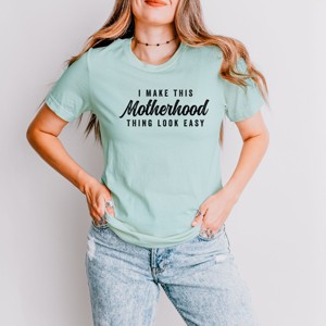 Simply Sage Market I Make This Motherhood Thing Look Easy Short Sleeve Tee - 1 of 4