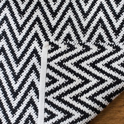Coastal Charm Black/Ivory Cotton Handwoven 5' x 8' Rug