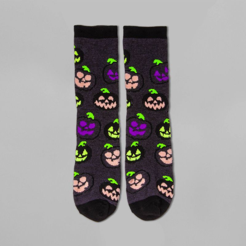 Women&#39;s Glow in the Dark Jack-O-Lantern Halloween Crew Socks - Gray 4-10, 2 of 3
