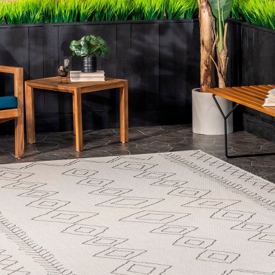 Modern Ivory Geometric 5'3" x 7'6" Synthetic Area Rug