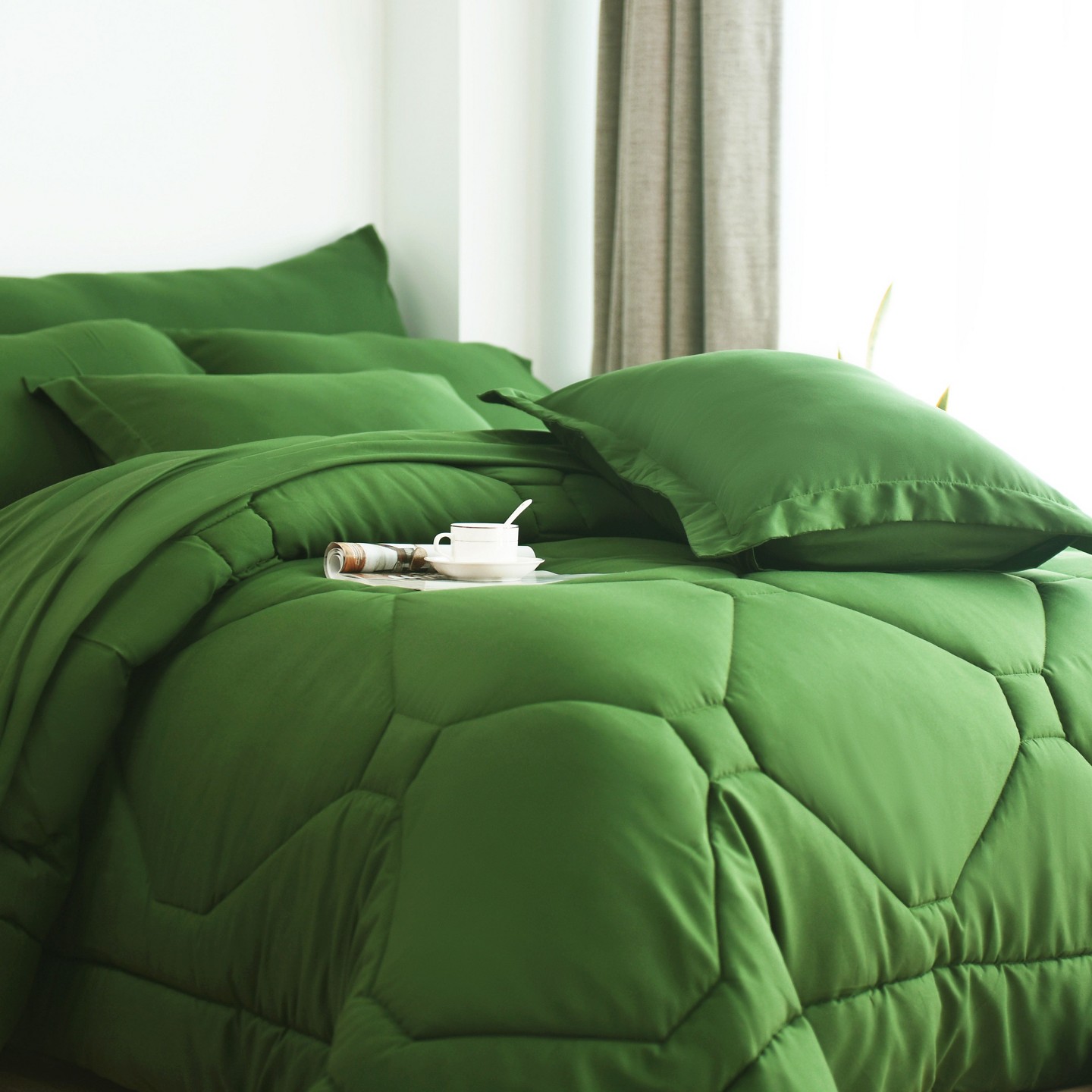 Комплект постельного белья HIG 8 Piece King Comforter Set, Terracotta Honeycomb Quilted All Season Microfiber Bed in a Bag with Sheets and Body Pillowcase — фото 3