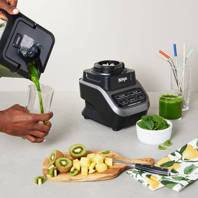 Making green smoothie with Ninja blender