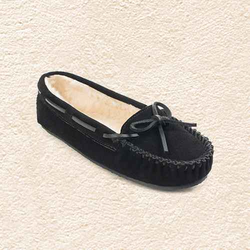 Minnetonka Women's Cally Moccasin Slippers 4010, Black - 10