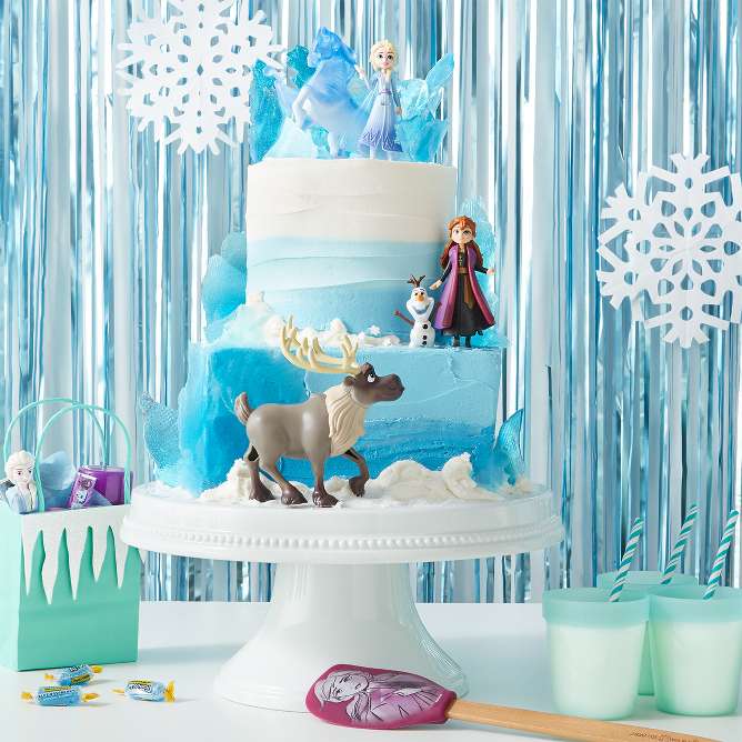 Piñata de Elsa de Frozen  Butterfly birthday party, Frozen birthday party,  Frozen birthday party cake